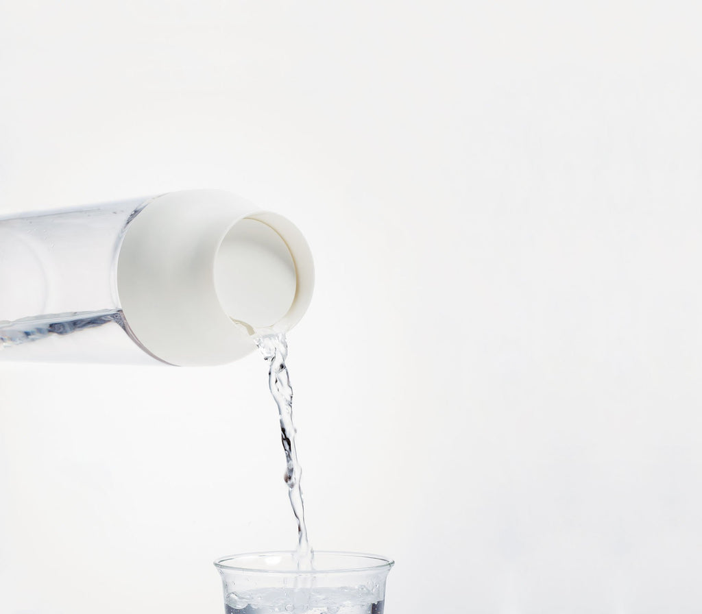 KINTO CAPSULE WATER CARAFE 1L / 34OZ WHITE THUMBNAIL 1
